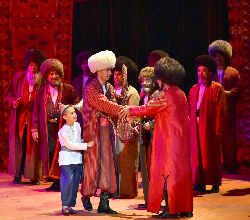 «Звуки дутара»: новое сценическое посвящение искусству бахши  