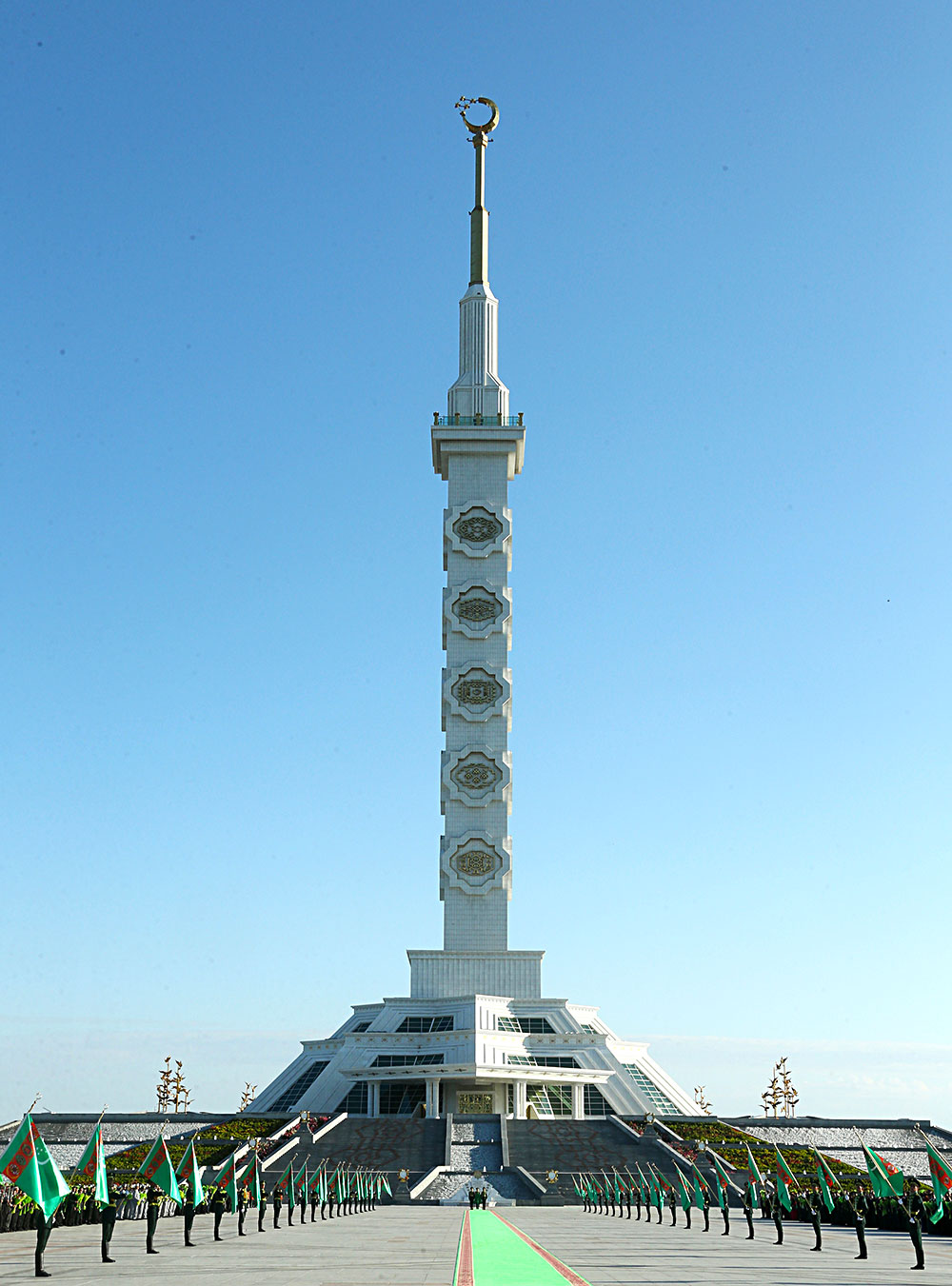 При участии туркменского лидера состоялись торжества в честь Дня Конституции и Государственного флага 