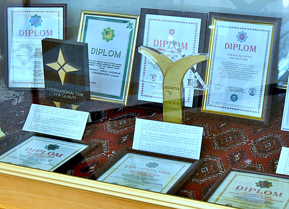 Праздник туркменского ковра отмечен с участием зарубежных ценителей древнего искусства