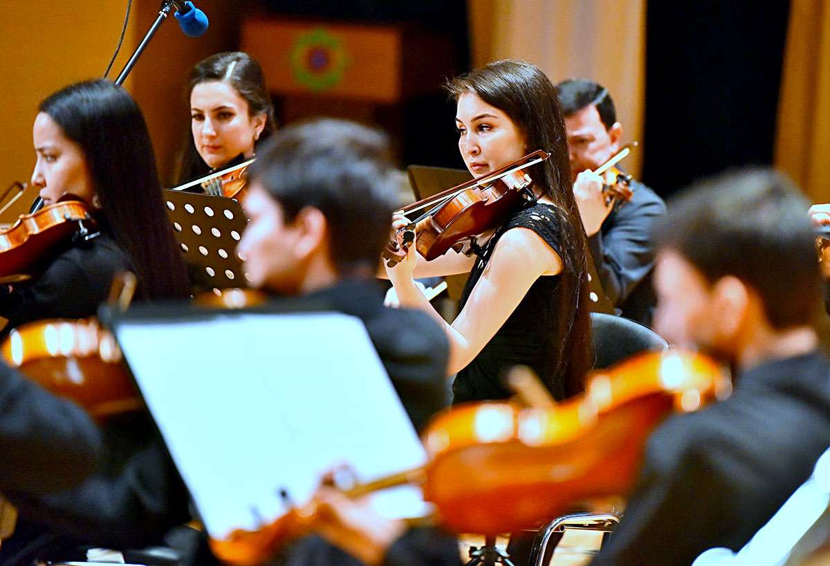 “Syrly saz  älemi”  ýa-da nusgawy eserleriň täze beýany