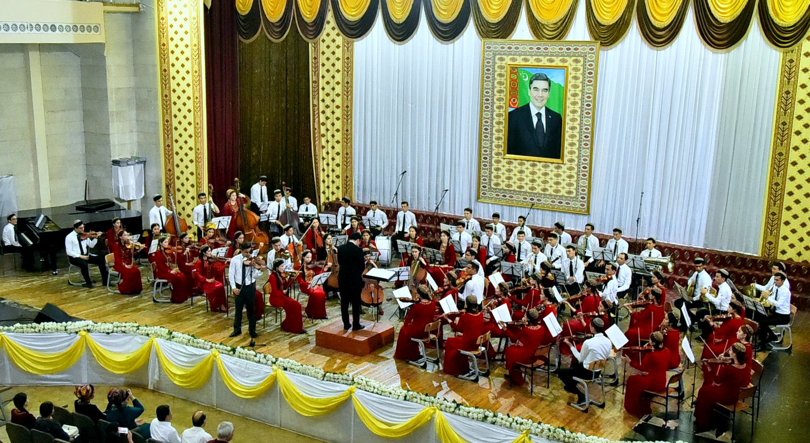 Bir konsertde – üç eseriň premýerasy