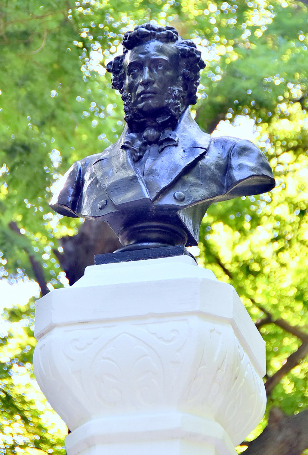 Aşgabatda Aleksandr Puşkiniň doglan gününiň 220 ýyllygy bellenildi