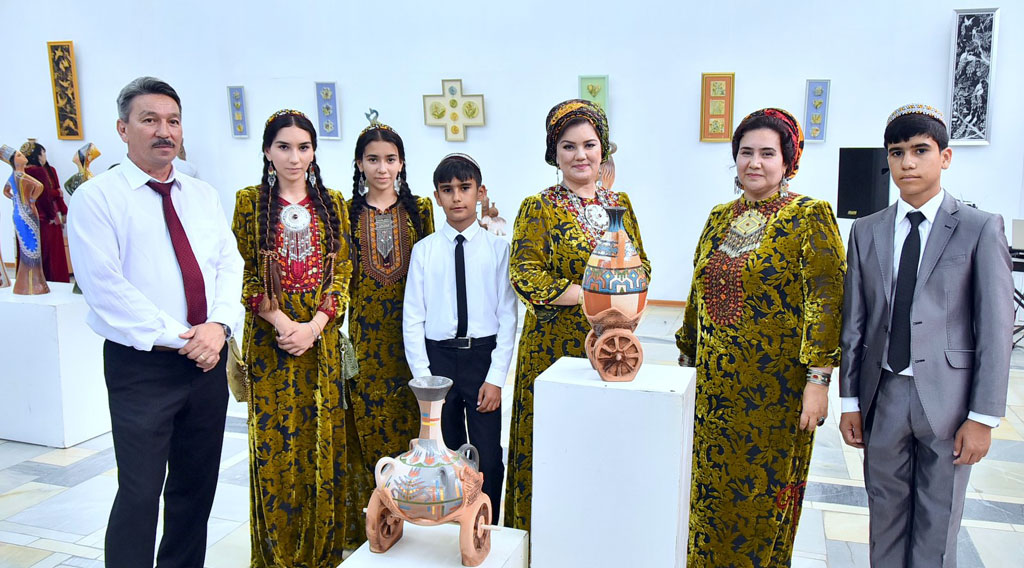 Türkmen keramikaçylarynyň  işleriniň sergisi