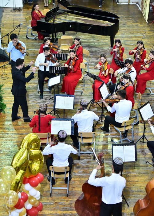 Nikolaý Amiýansyň okuwçylary Ussadyň doglan gününiň 85 ýyllygyna bagyşlap konsert berdiler