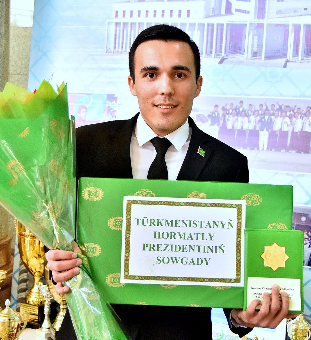 Лучшим молодым учёным вручены почётные грамоты и ценные призы от имени главы государства  