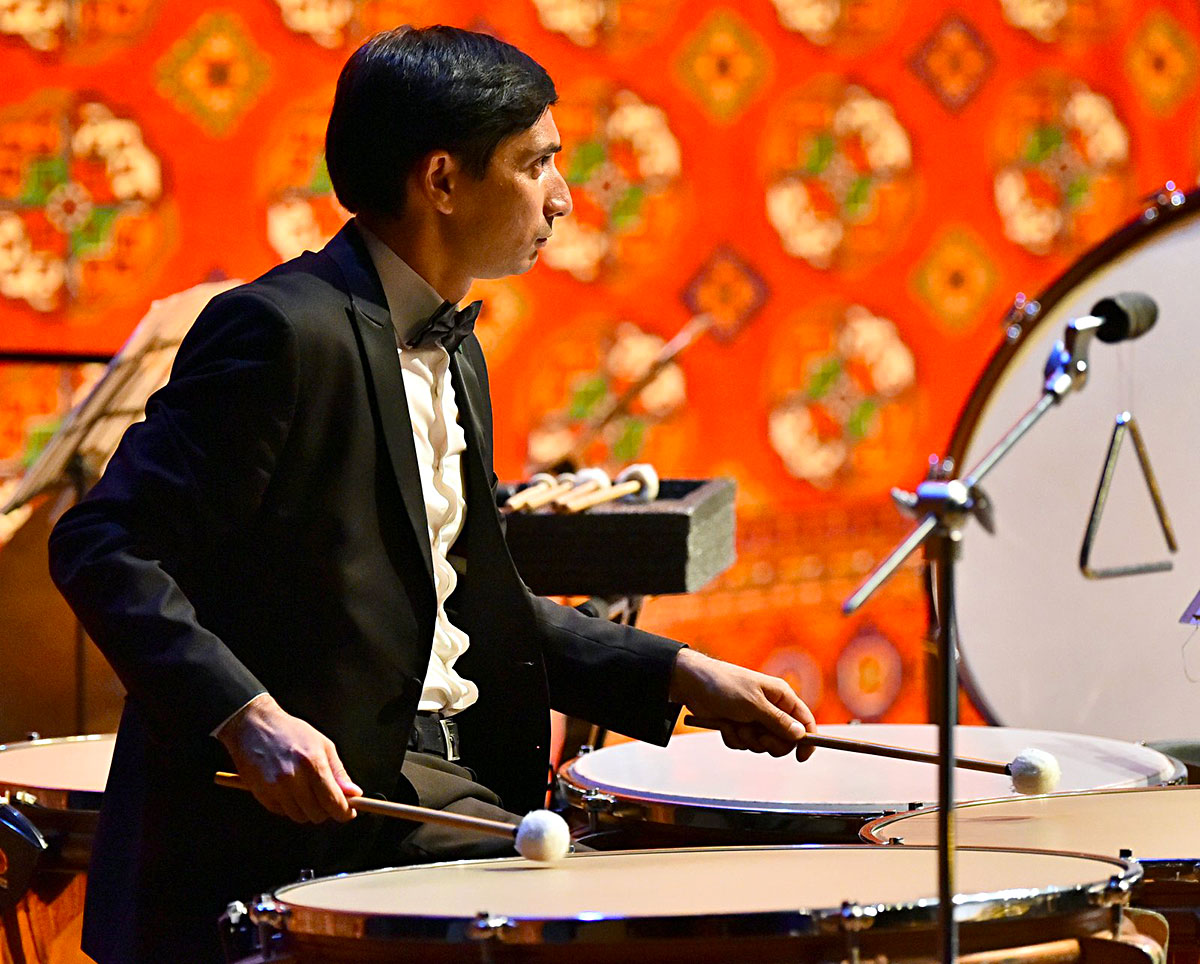 Итальянский пианист Роберто Просседа дал концерт в Ашхабаде 