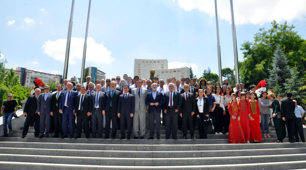 В Анкаре отметили 295-летие Махтумкули Фраги