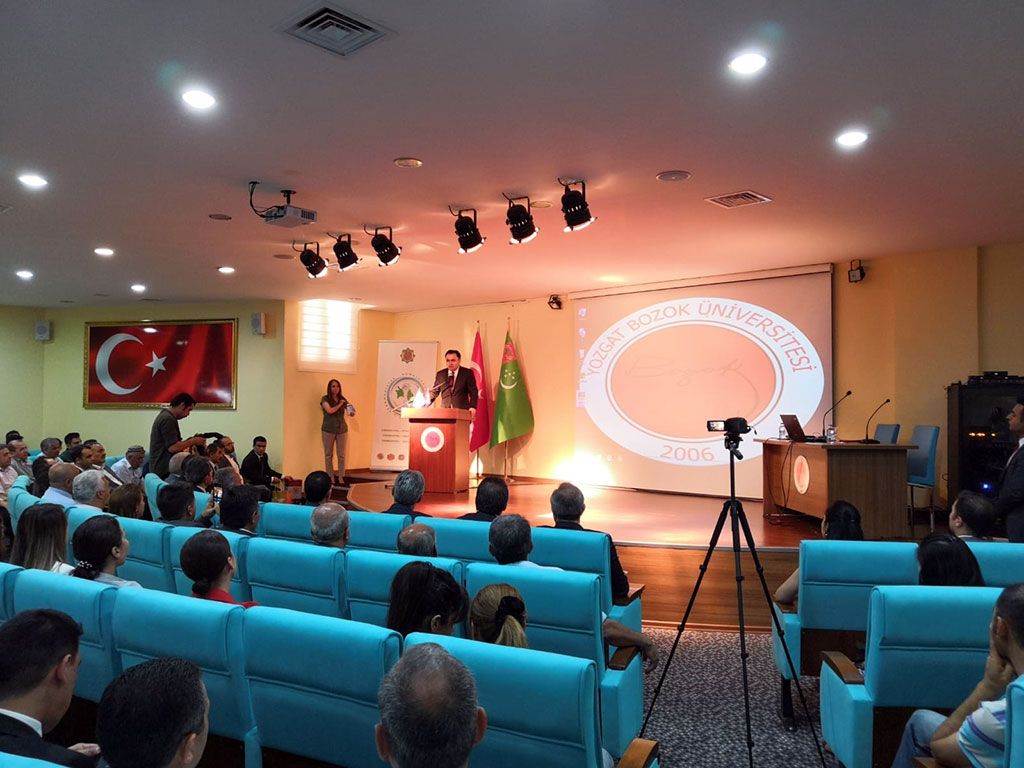 Творческое наследие Махтумкули стало темой конференции в турецком Университете Бозок 