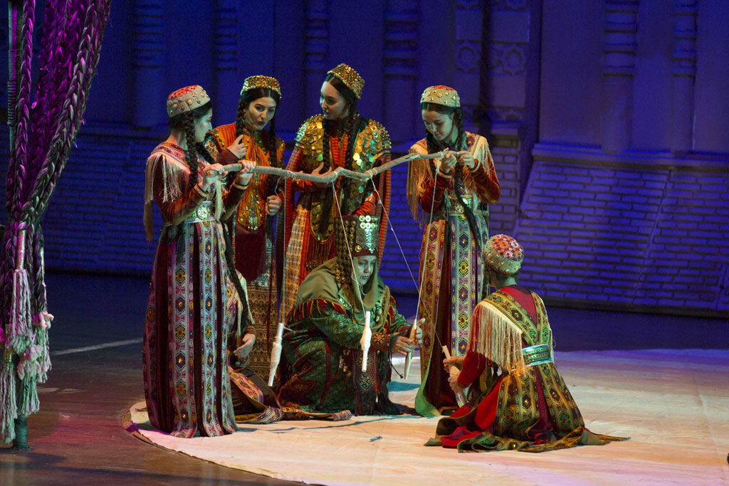 Milli Liderimiziň beýik tutumlarynyň şanyna baýramçylyk dabaralary 