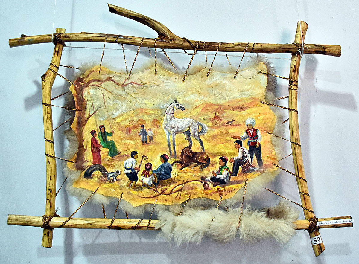 Художественные традиции города Сердар – в экспозиции Выставочного центра 