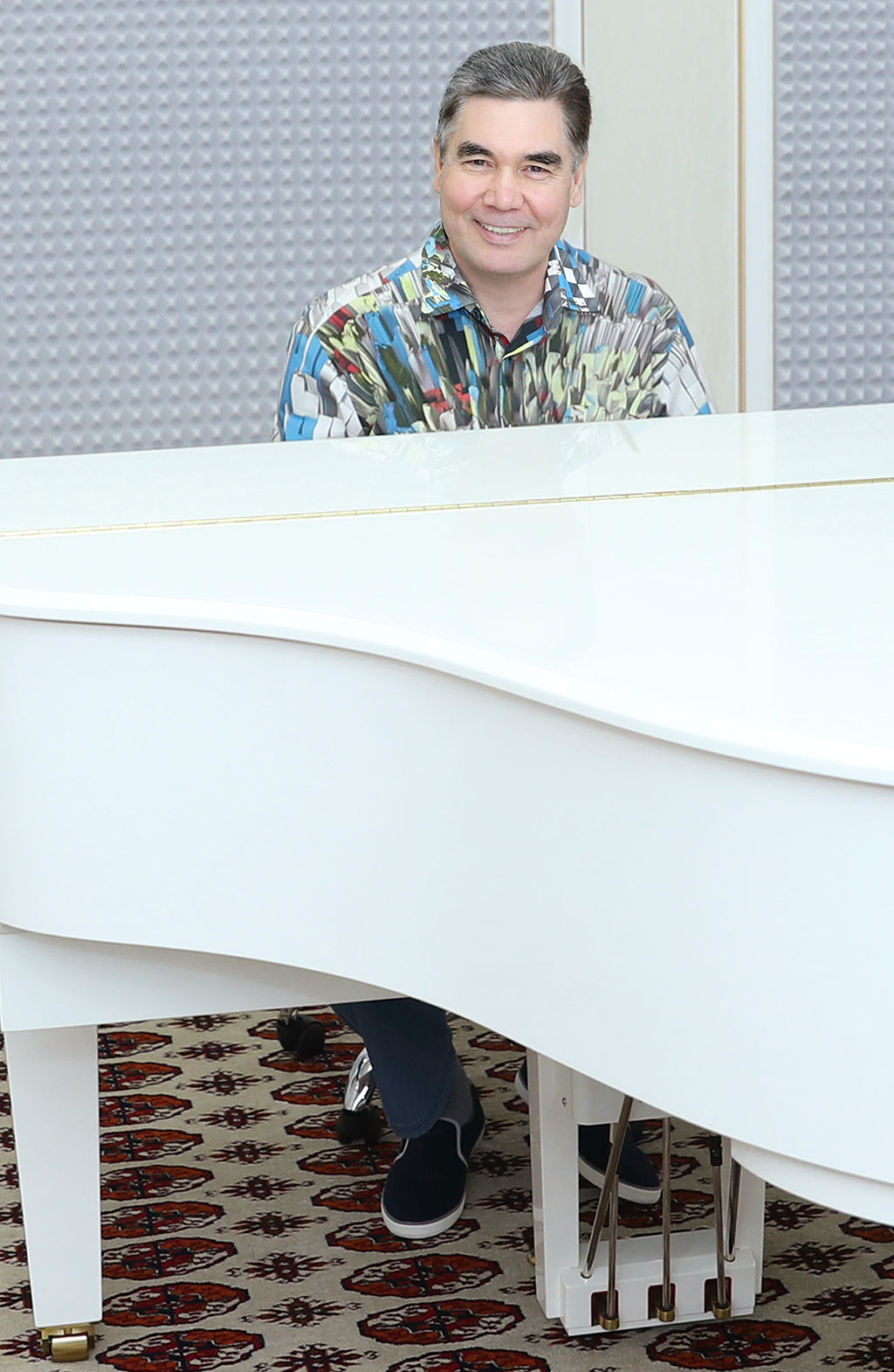 Отпуск туркменского лидера: активный досуг, литературное и музыкальное творчество