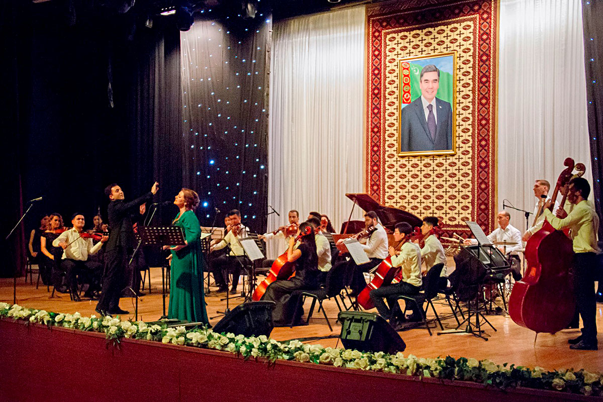 «Bogema rapsodiýasy»: nusgawy rok sazlarynyň özboluşly beýany