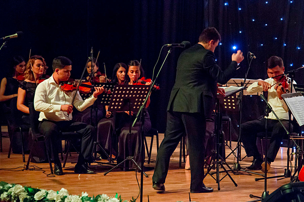 «Bogema rapsodiýasy»: nusgawy rok sazlarynyň özboluşly beýany