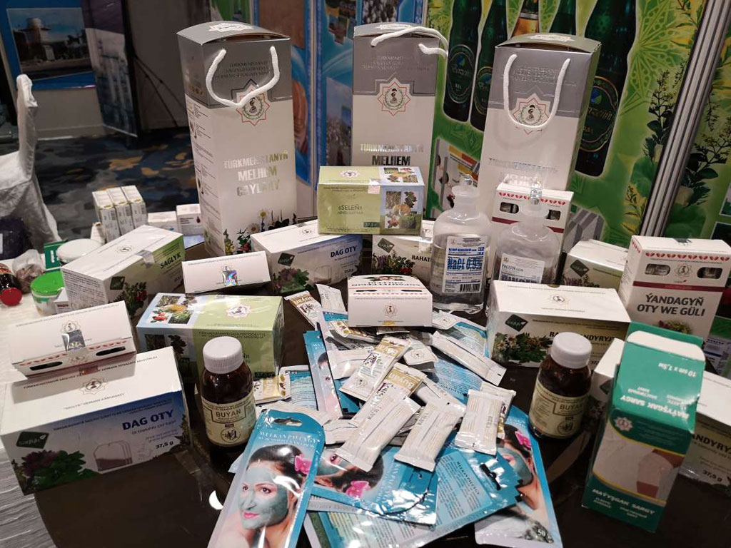 В Сингапуре открылась выставка туркменских экспортных товаров 