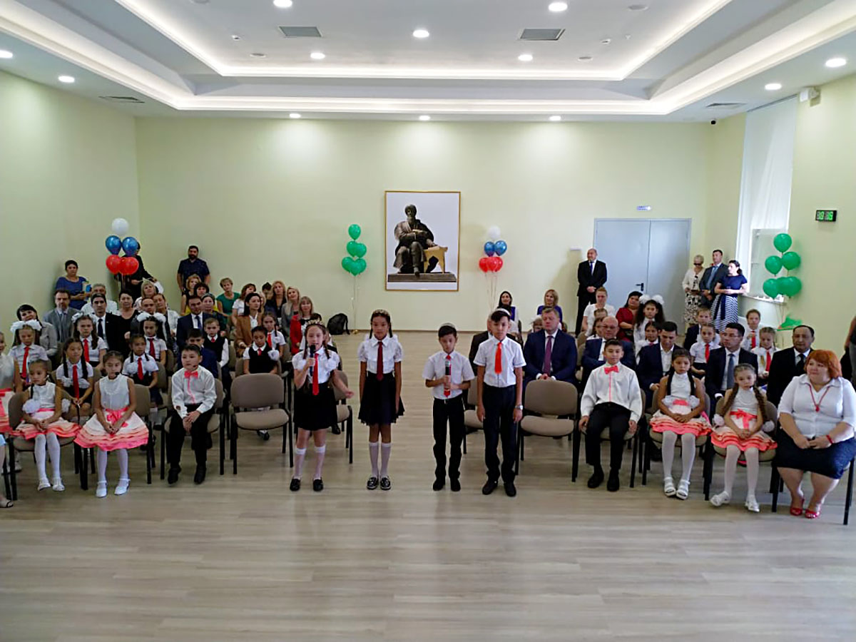 Teleconference bridge connects Turkmen and Russian schools 