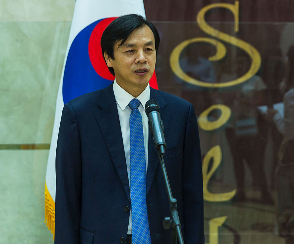 Ашхабадцы примерили корейский традиционный костюм – ханбок 