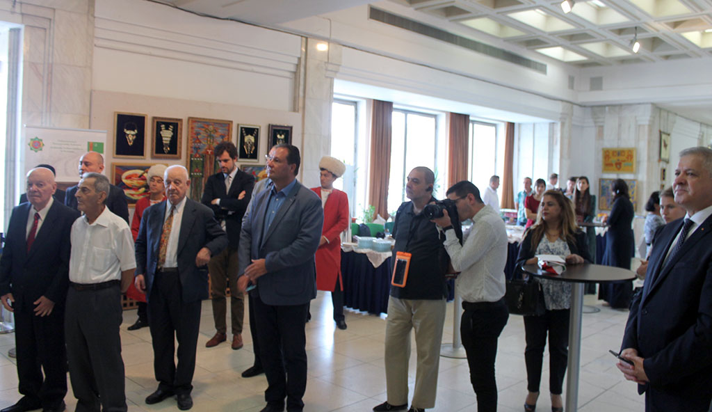 Buharestde türkmen halkynyň medeni ýörelgelеri we sungaty görkezilýär 