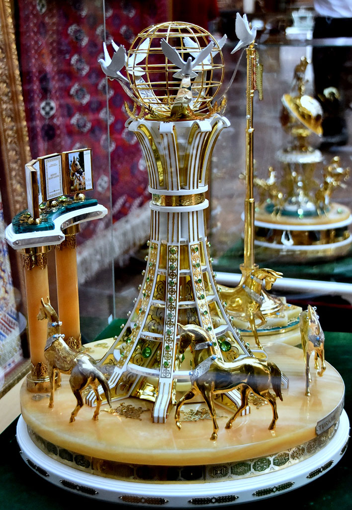 28-й годовщине независимости посвящена выставка в Государственном музее