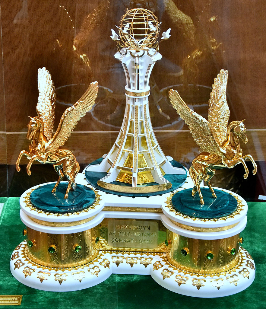 28-й годовщине независимости посвящена выставка в Государственном музее