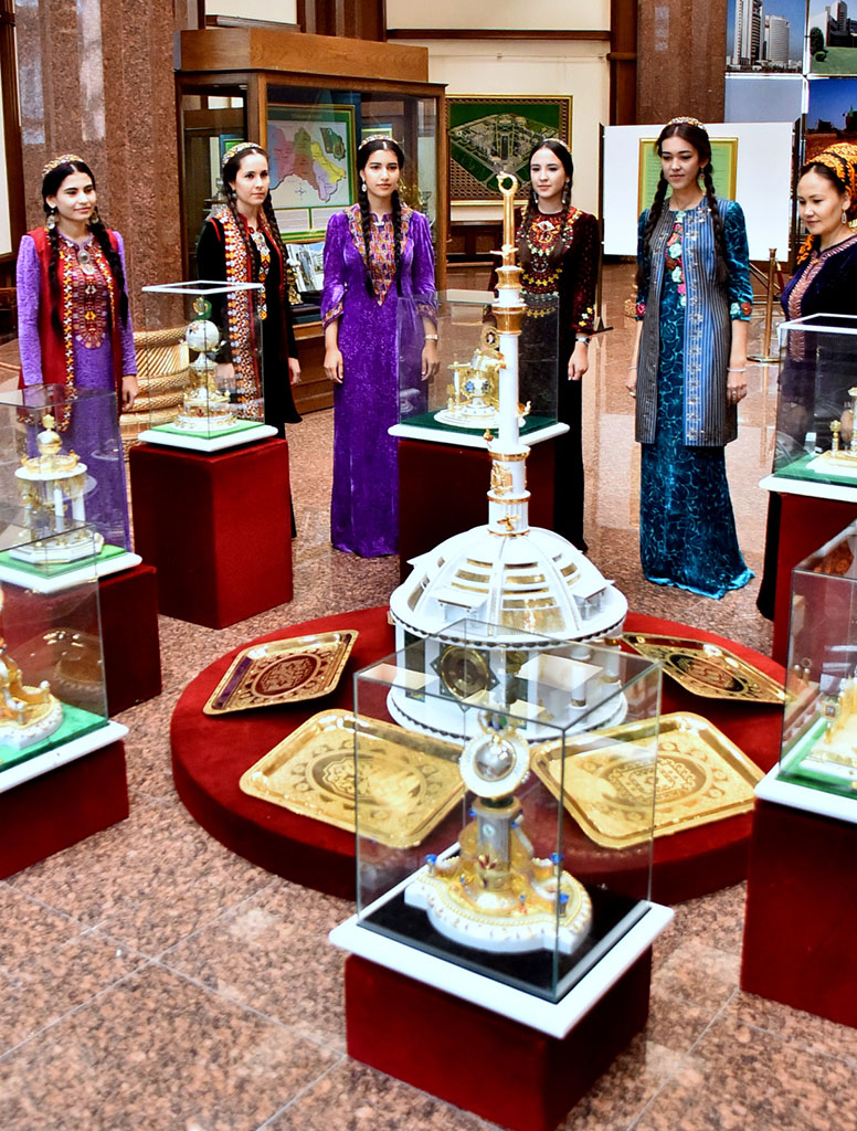 28-й годовщине независимости посвящена выставка в Государственном музее