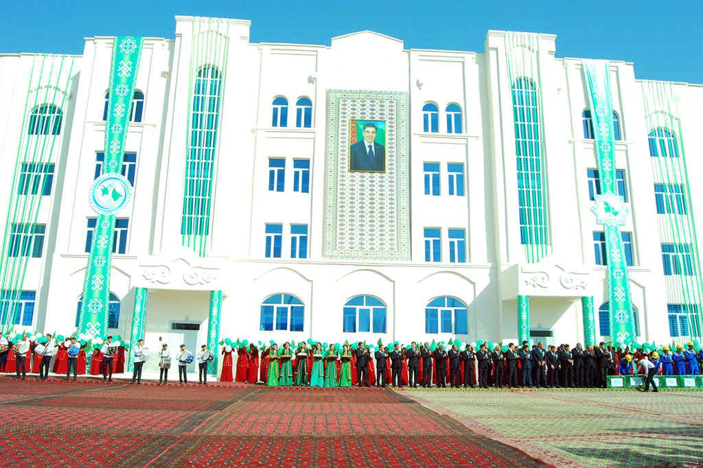 Baýramçylygyň öň ýanynda Watanymyzyň sebitlerinde täze binalar açyldy