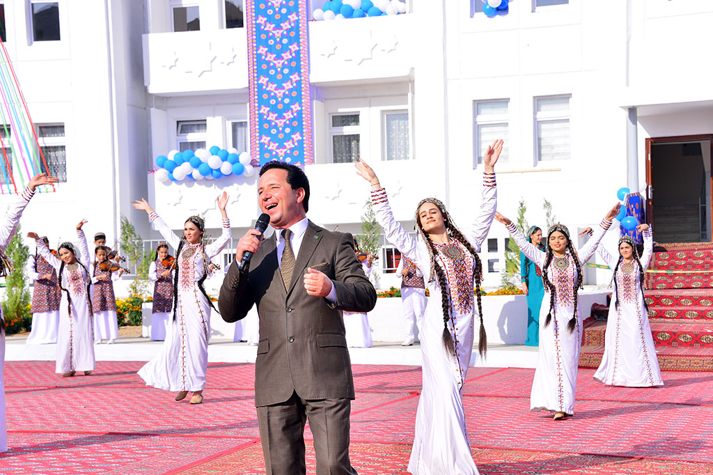 Baýramçylygyň öň ýanyndaky binagärlik açyşlary