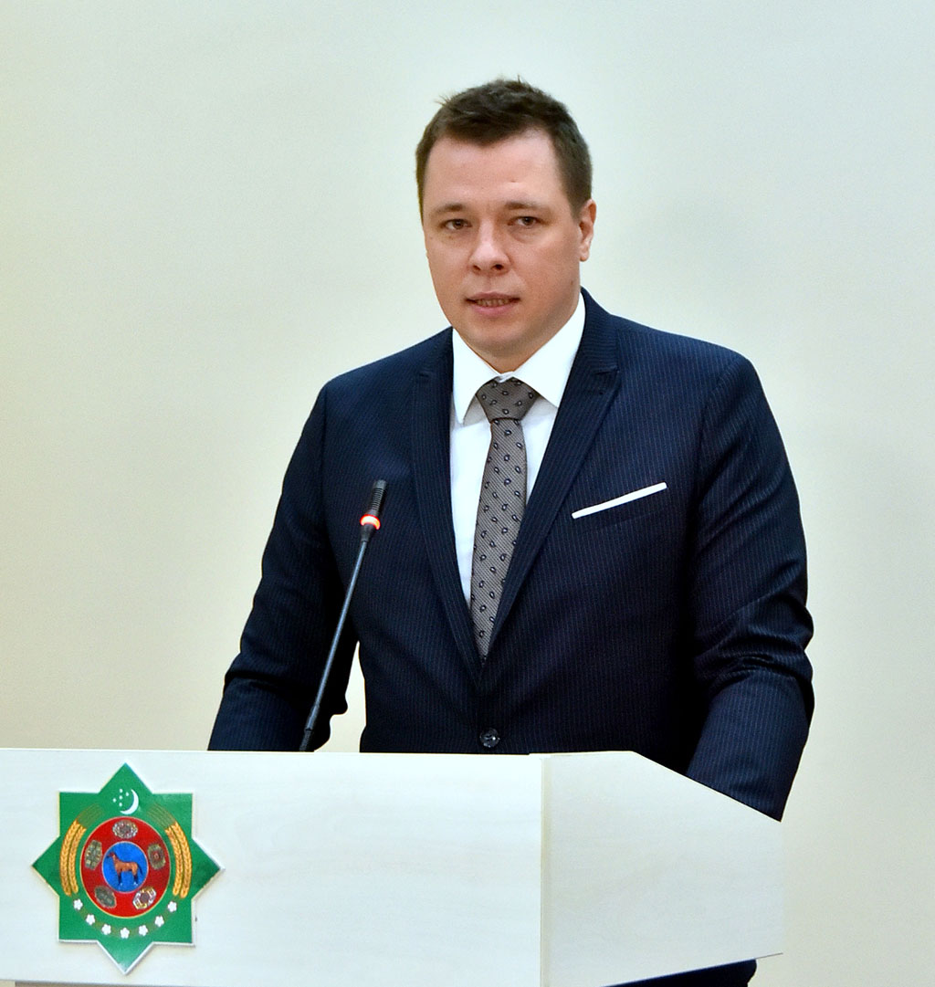 Türkmenistanyň bank ulgamy elektron tölegleriniň täze görnüşlerini ornaşdyrýar  