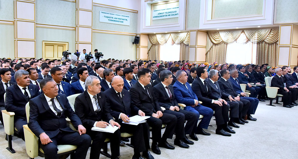 Türkmenistanyň bank ulgamy elektron tölegleriniň täze görnüşlerini ornaşdyrýar  