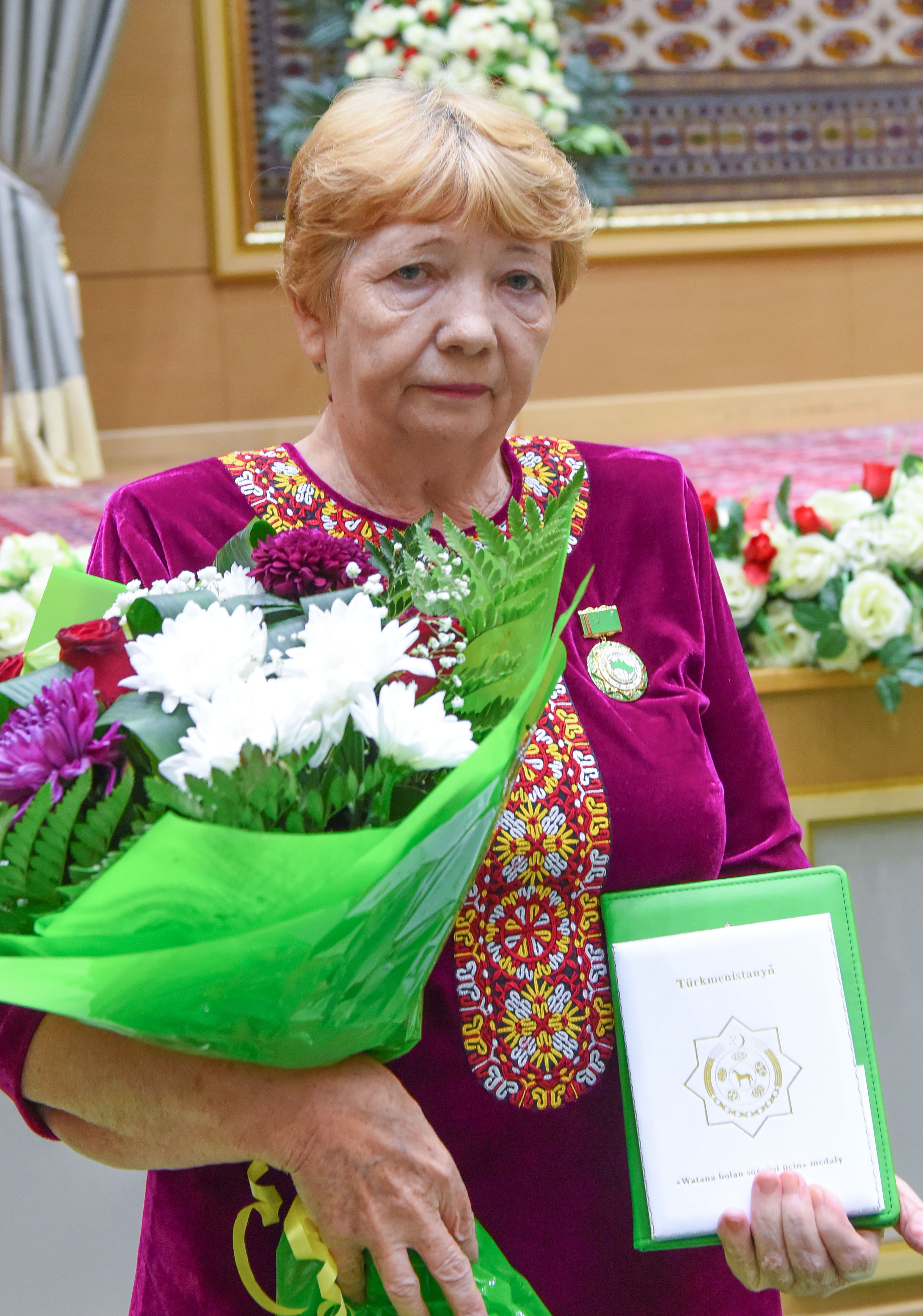 Прошли церемонии вручения государственных наград и знаков о присвоении почётных званий 