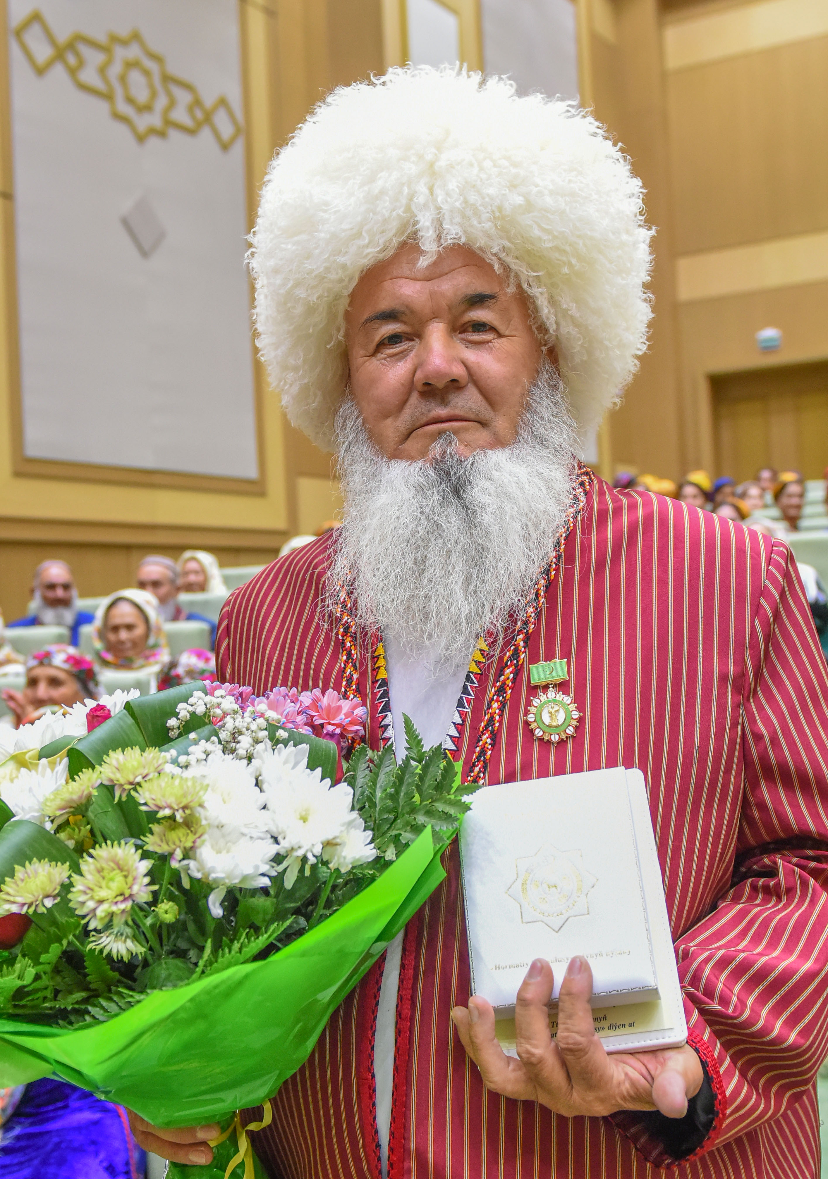 Прошли церемонии вручения государственных наград и знаков о присвоении почётных званий 