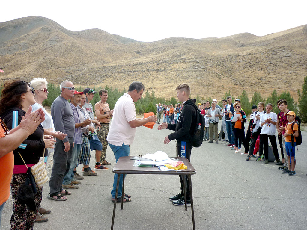 Ýüwrük alpinistler ýokarlygyna ylgap çykmakda bäsleşdiler