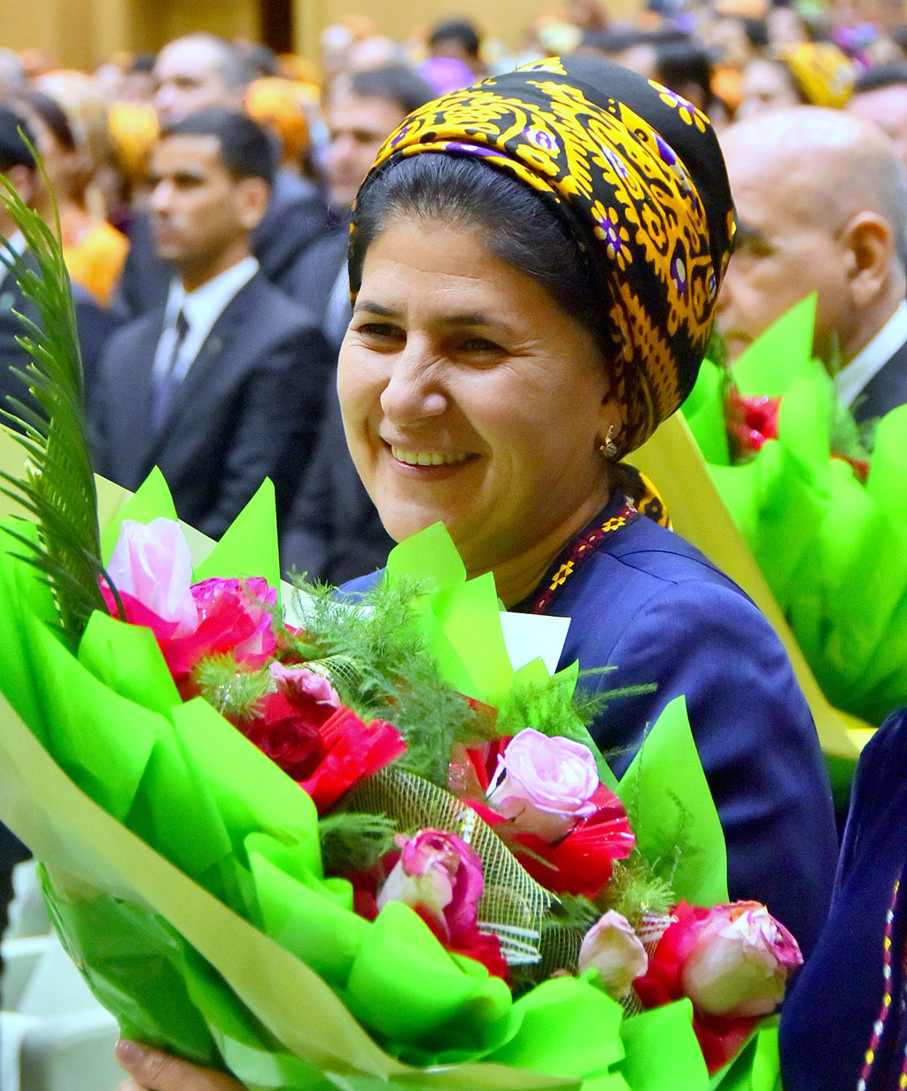 Watanymyzyň bähbidine çeken halal zähmeti üçin döwlet sylaglary gowşuryldy