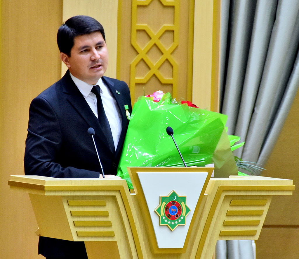 Watanymyzyň bähbidine çeken halal zähmeti üçin döwlet sylaglary gowşuryldy