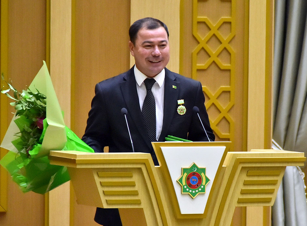 Watanymyzyň bähbidine çeken halal zähmeti üçin döwlet sylaglary gowşuryldy