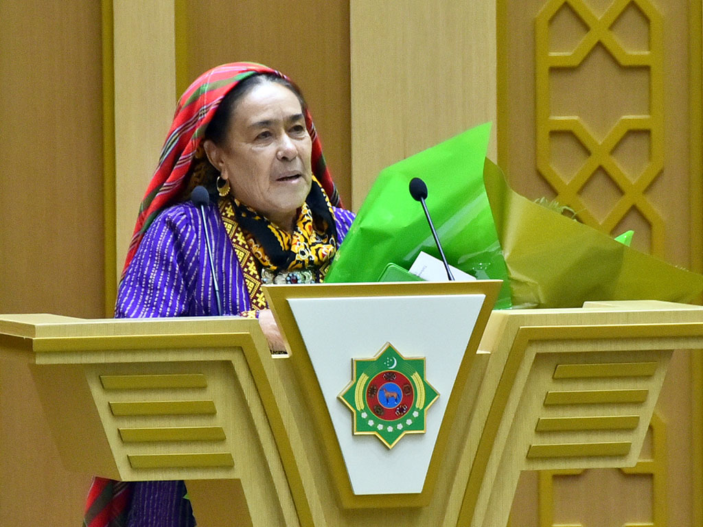 Watanymyzyň bähbidine çeken halal zähmeti üçin döwlet sylaglary gowşuryldy