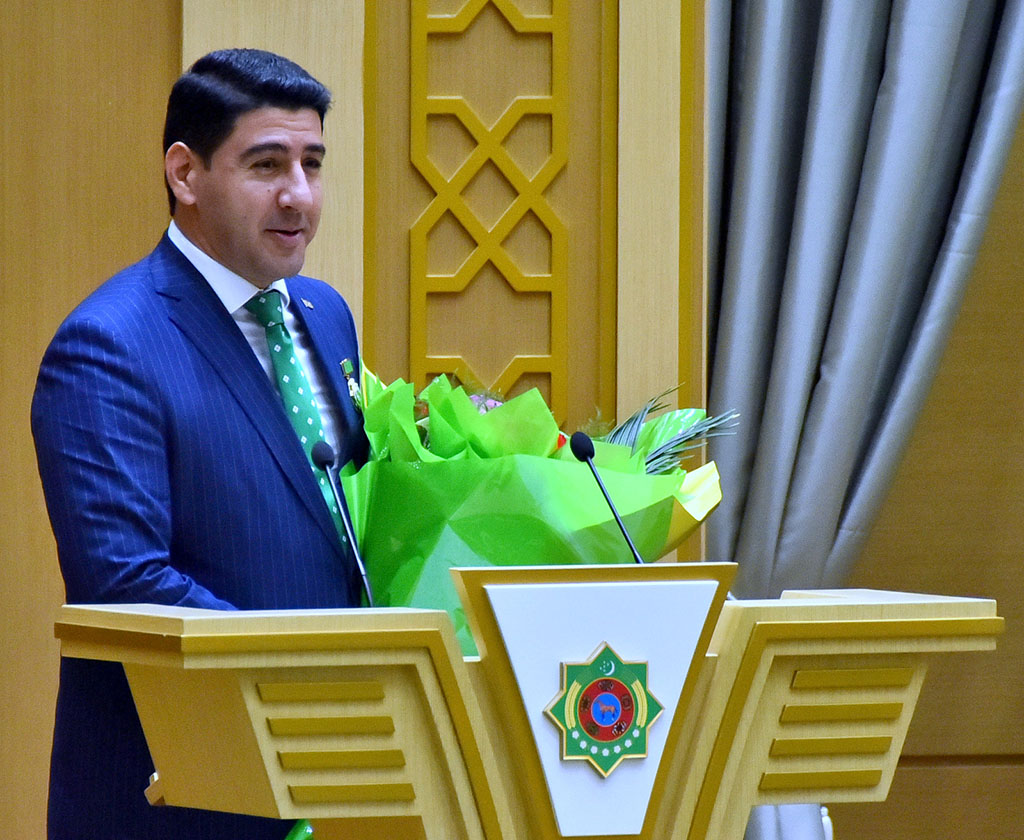 Watanymyzyň bähbidine çeken halal zähmeti üçin döwlet sylaglary gowşuryldy