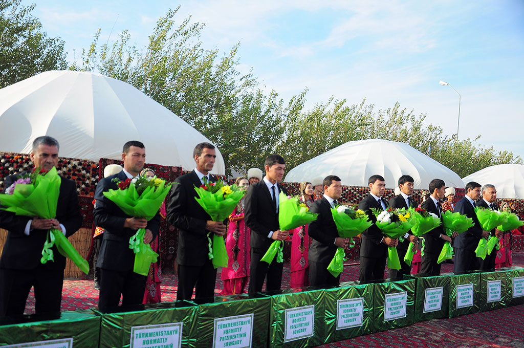 Ahal welaýaty pagta taýýarlamak baradaky borçnamany üstünlikli ýerine ýetirdi