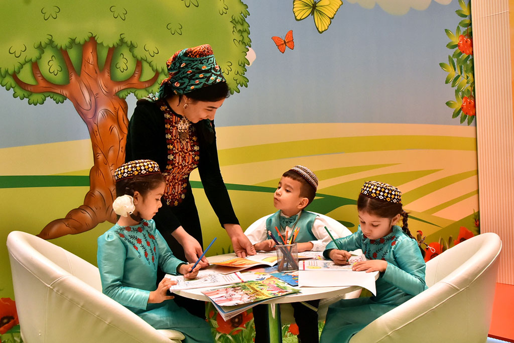 Роль литературы и тенденции развития мирового книгоиздания обсуждаются в Ашхабаде