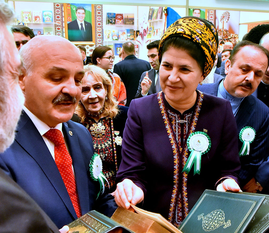 Türkmenistanda halkara kitap sergi-ýarmarkasy we ylmy maslahat geçirilýär
