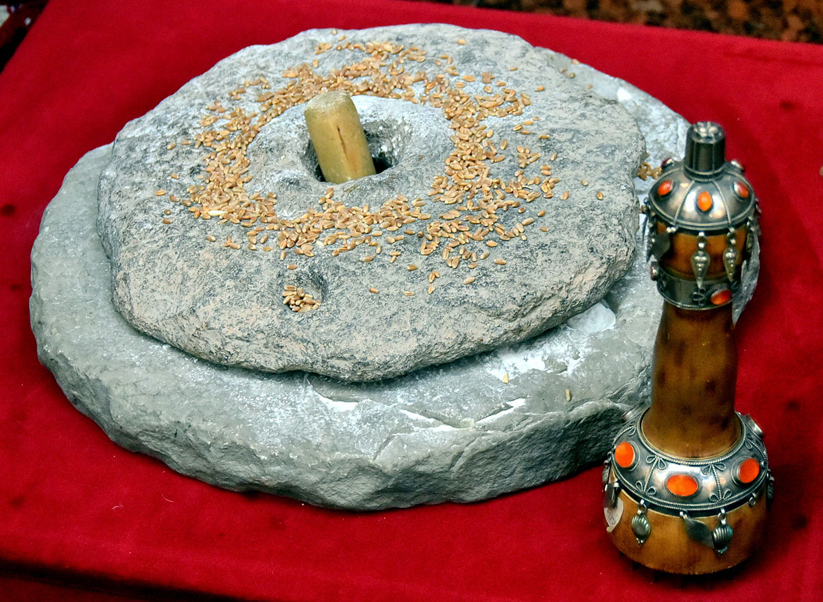 Hasyl  toýuna bagyşlanan  sergi açyldy