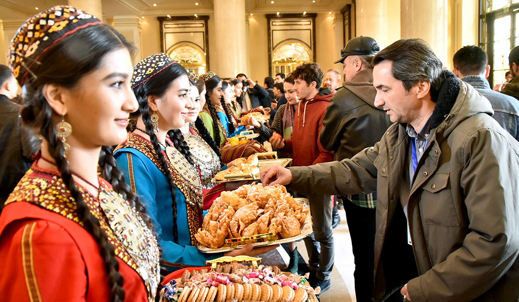 Türkmen paýtagtynda III halkara festiwaly badalga aldy