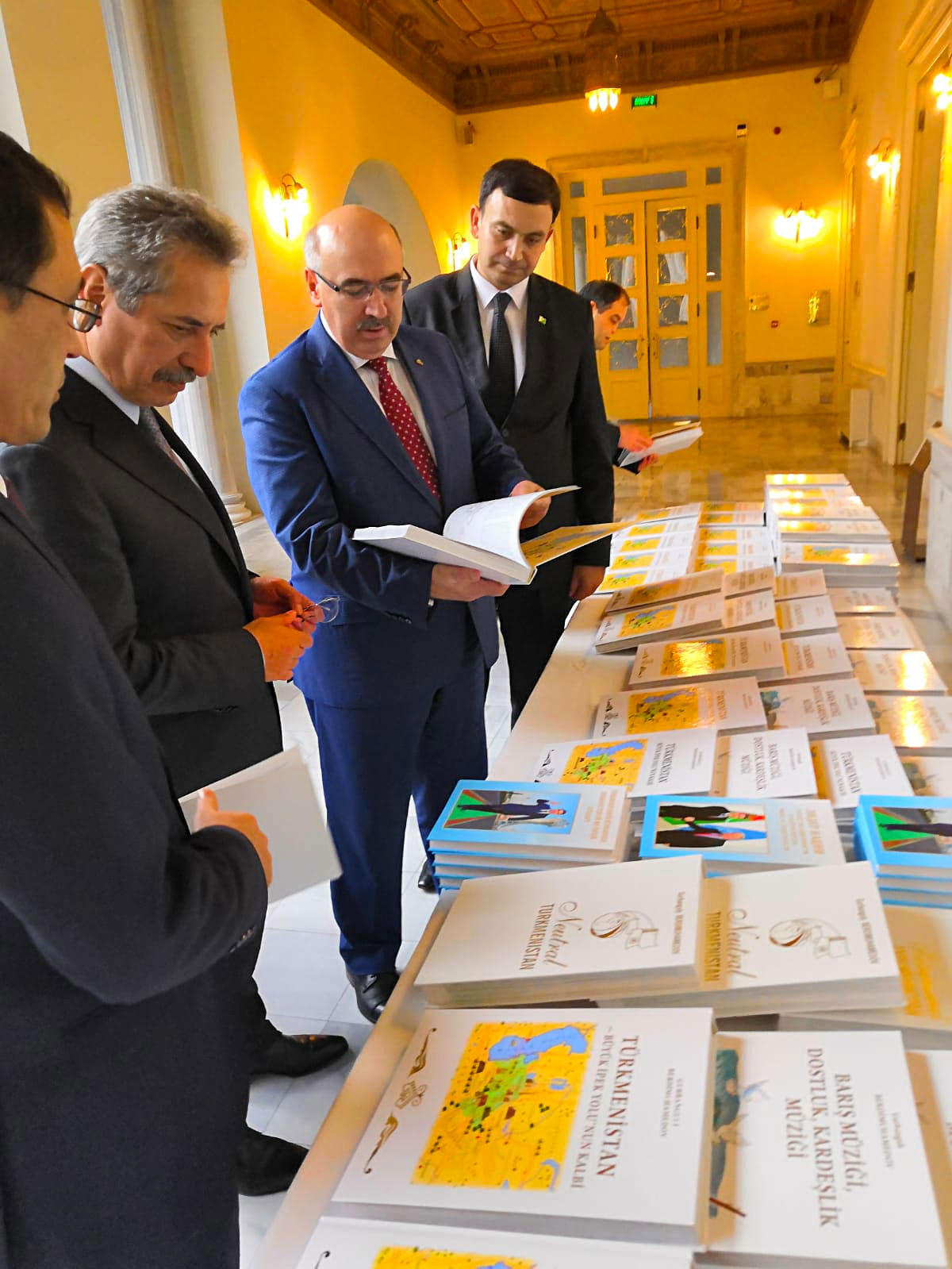 Второй том произведения «Туркменистан - сердце Великого Шёлкового пути» издан на турецком языке 