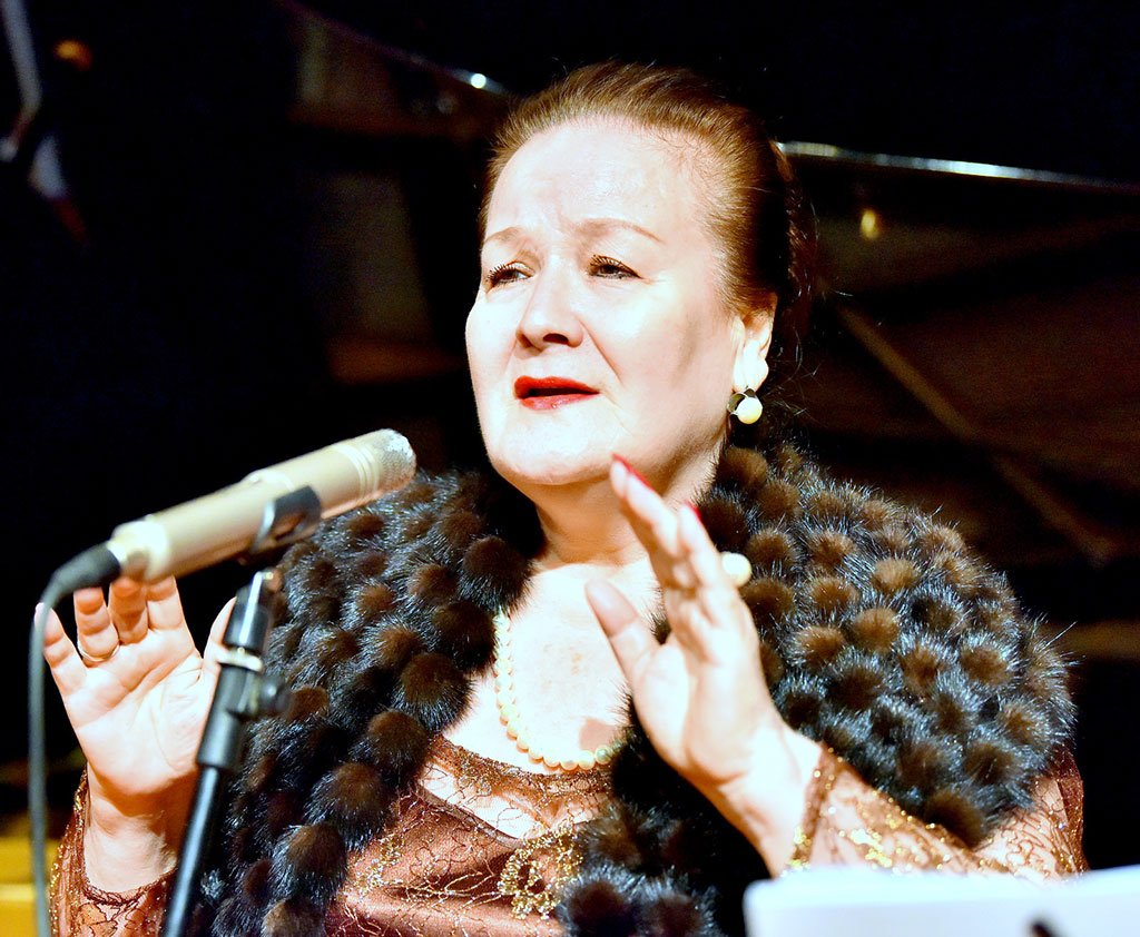 Wera Bazarowa we Wladimir Mkrtumow XIX asyr şahyrlarynyň goşgularyna romanslar bilen tomaşaçylary begendirdiler