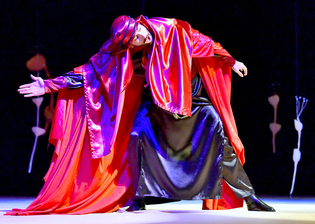 Mollanepes adyndaky Talyplar teatry «Leýli-Mejnun» dessanyny özboluşly sahnalaşdyrdy