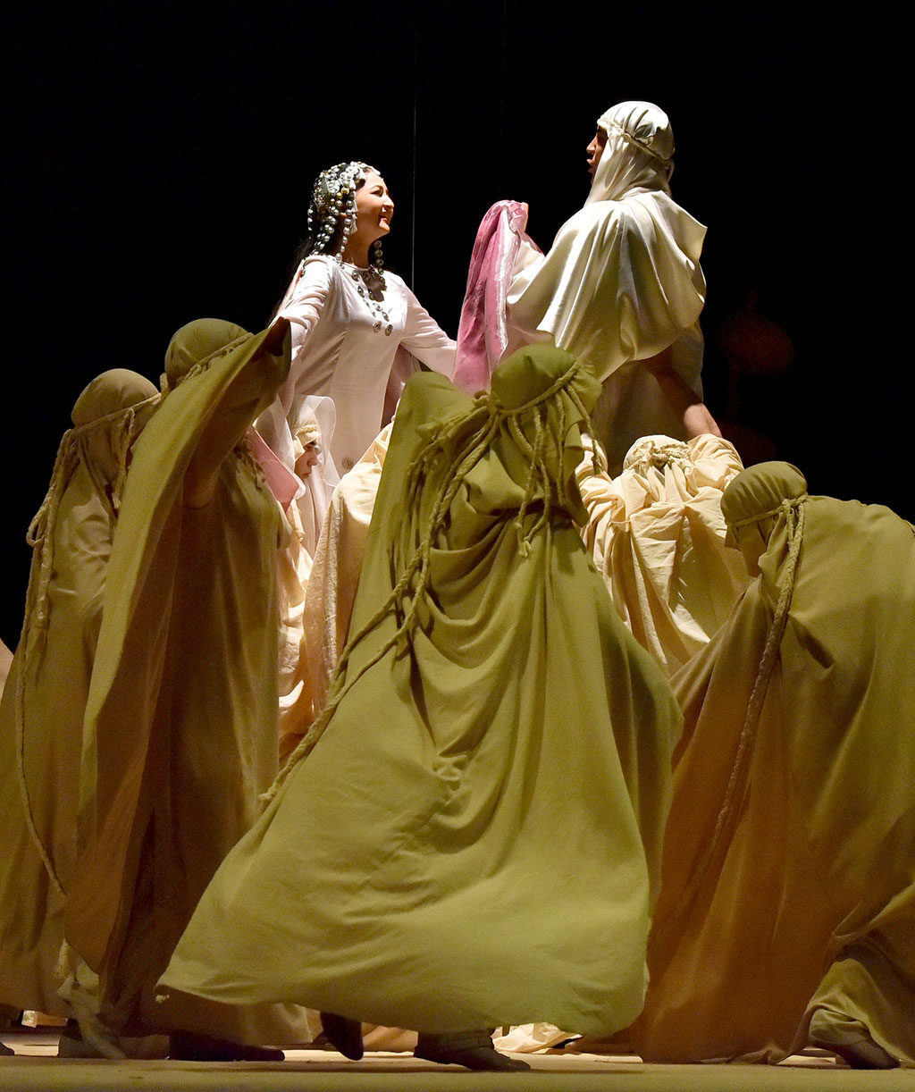 Mollanepes adyndaky Talyplar teatry «Leýli-Mejnun» dessanyny özboluşly sahnalaşdyrdy