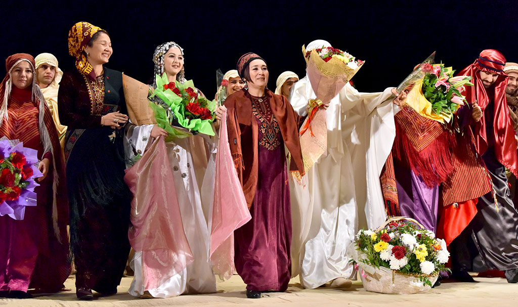 Mollanepes adyndaky Talyplar teatry «Leýli-Mejnun» dessanyny özboluşly sahnalaşdyrdy