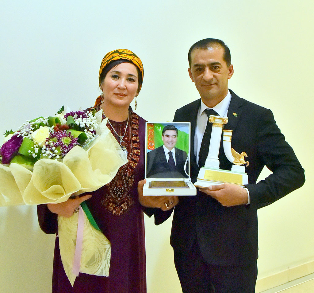 Торжеством в театре имени Махтумкули завершился фестиваль сценического искусства 