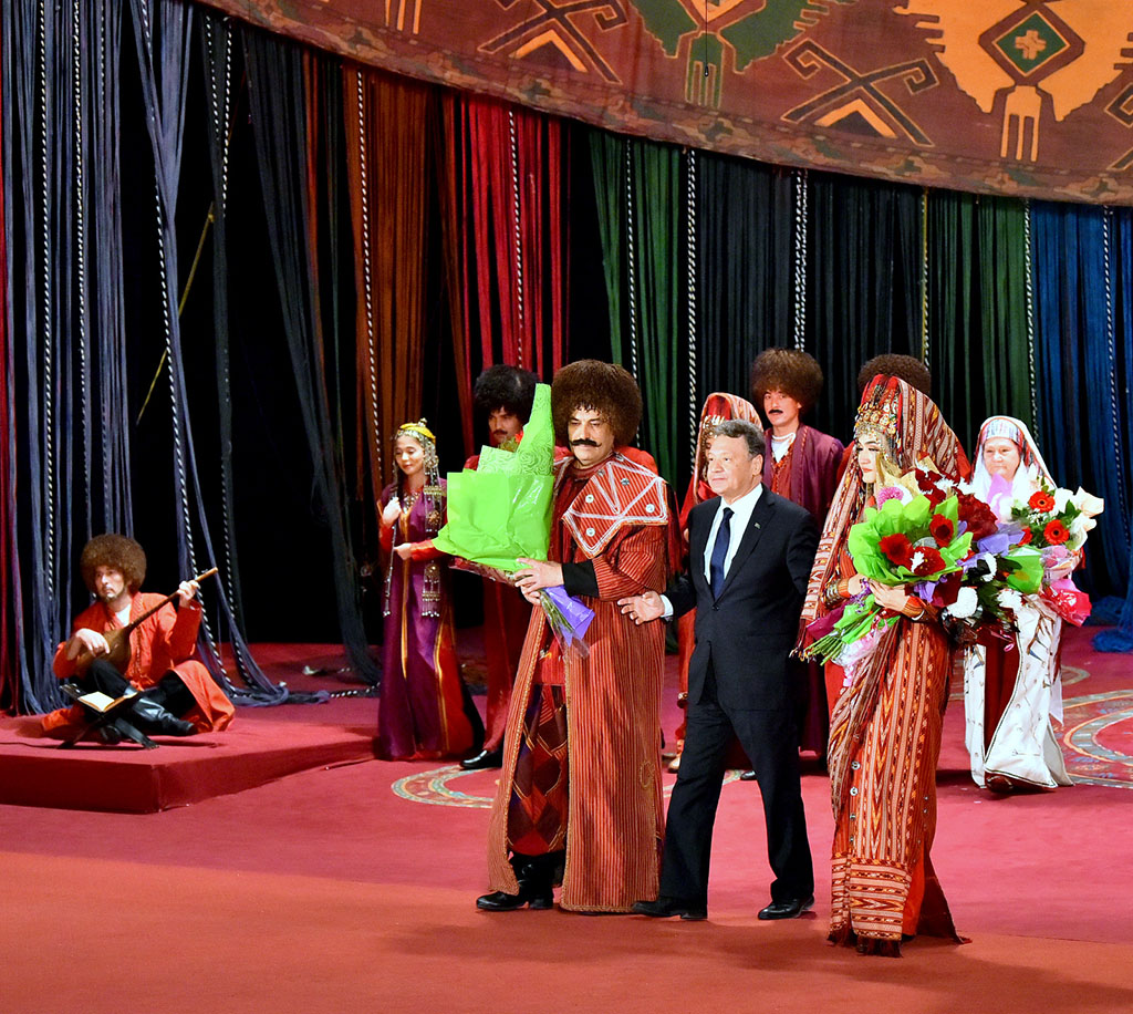 Gadymy türkmen eposy sahnada