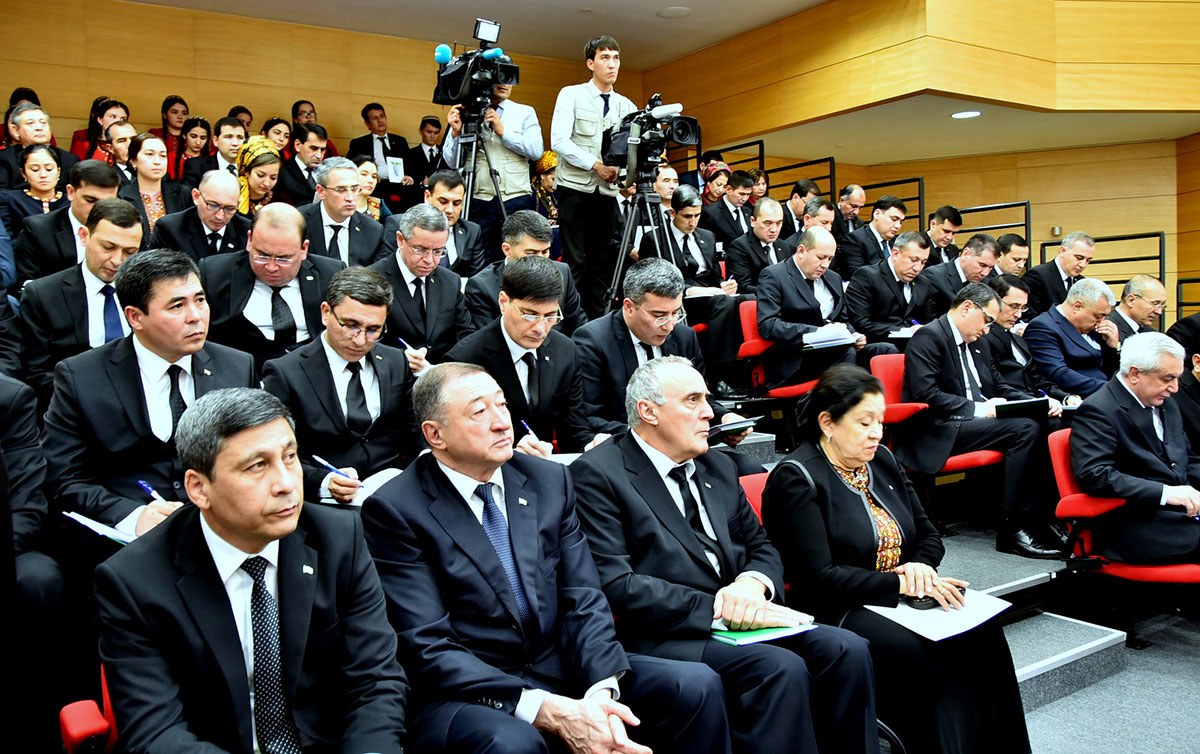 DIM-de geçirilen  metbugat maslahatynda türkmen diplomatlarynyň öňünde goýlan wezipeler ara alnyp maslahatlaşyldy