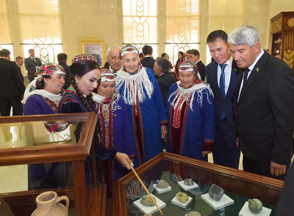 Özboluşly artefaktlaryň ýygyndysy: gadymy sene ýazgysynyň täze sahypalyry